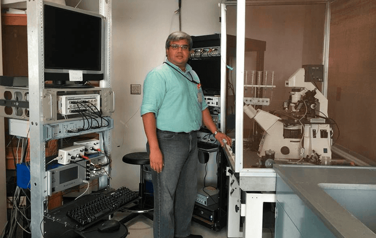 Balaji Krishnan 博士,助理教授使用 Axon 膜片钳系统